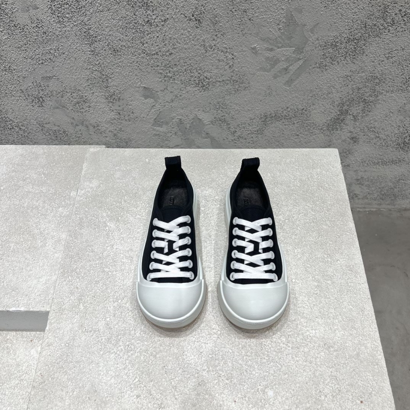 G*u*i casual shoes